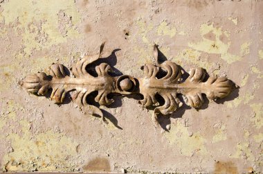 tarihsel metal kapı süsü