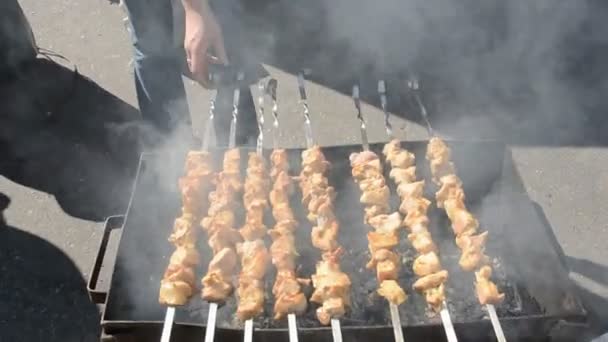 Приготування м'яса на ярмарку — стокове відео