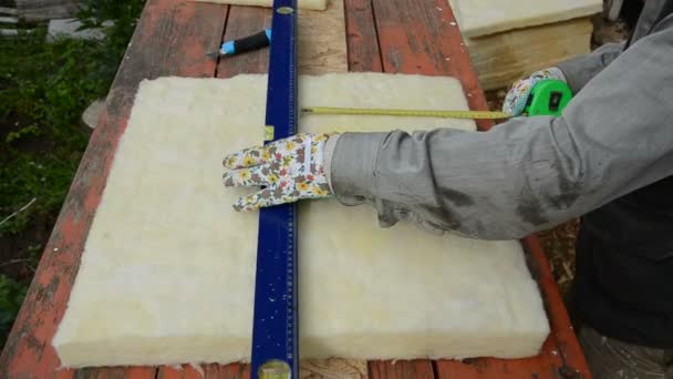 Measure mineral rock wool for insulation — Stock Video