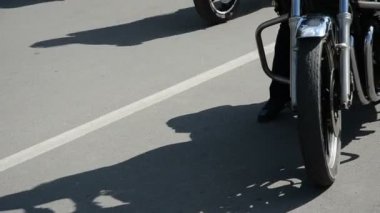kentin cadde motosiklet bisikletçileri