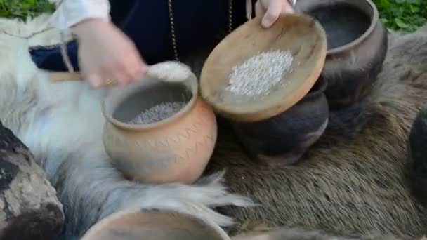 Historical dishes and jugs restoration in fair — Stock Video