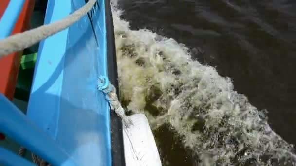 Barco de passageiros retro no fragmento do mar — Vídeo de Stock
