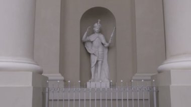 niş içinde tarihi katedral dini heykel