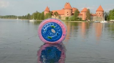 Göl su ve trakai kale zorbing topu