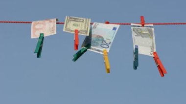 para birimi banknot para aklama sonra giysileri satırındaki