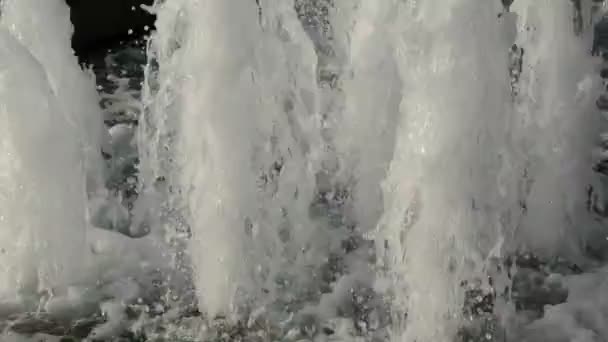 Staden fontän splash i kvadrat — Stockvideo