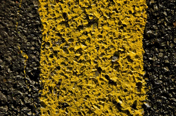 Dunkel und gelb lackierte Asphaltstruktur — Stockfoto