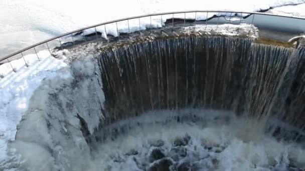 Lake dame in winter freeze and water splash — Stock Video