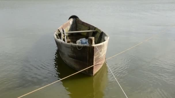 船在海水和夏季风 — 图库视频影像