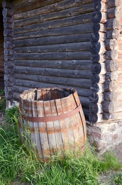 Old aged wooden barrel near barn — Stock Photo, Image