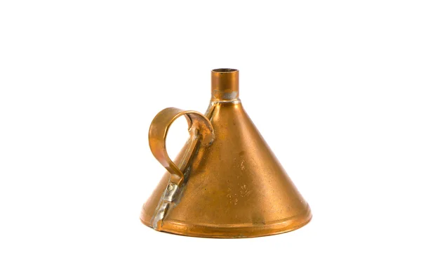 白で隔離される銅の手作りの花瓶 — ストック写真