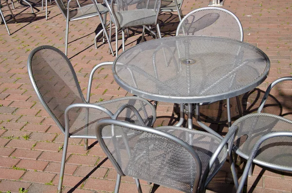 Straat restaurant metalen meubelen — Stockfoto