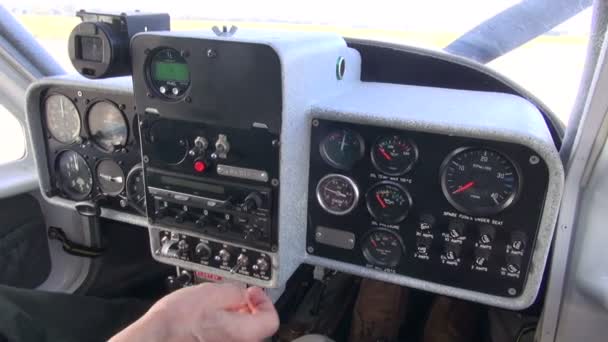 Consola de aviones deportivos y movimiento de hélice — Vídeos de Stock