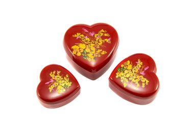 üç kırmızı dekoratif hearth formu kutusu
