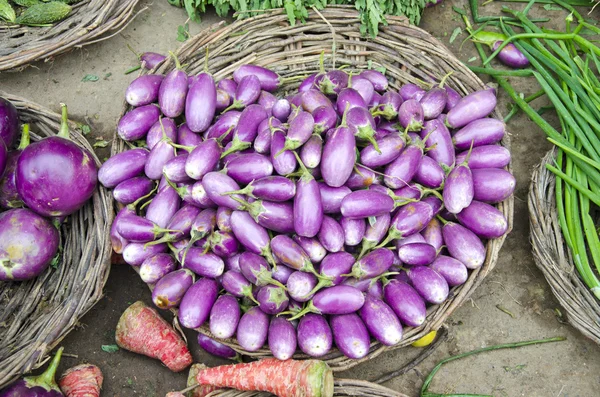 Vari ortaggi nel mercato di Varanasi, India — Foto Stock