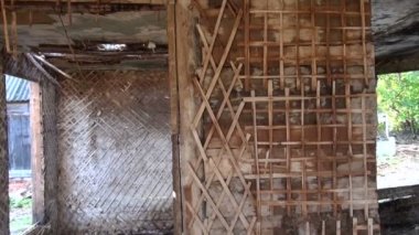 tarihi Ahşap evin duvar doku kalıntıları