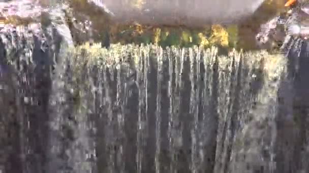 Wasserspritzer Hintergrund im Sommer See Damm — Stockvideo