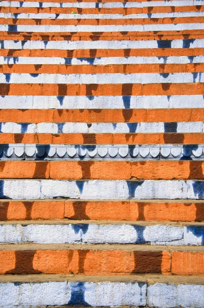 Templo hindú en fondo de escalera de Varanasi — Foto de Stock