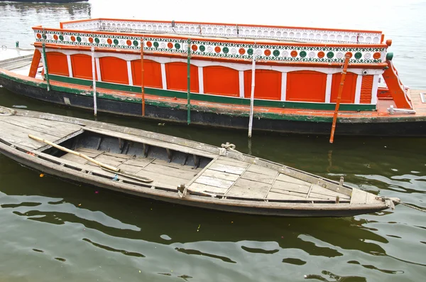 Лодки в Святой Ганге, Варанаси — стоковое фото