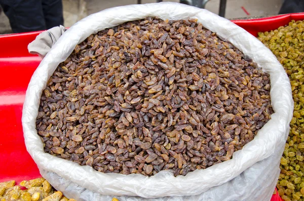 在印度市场的干燥果实 — 图库照片