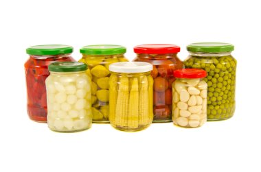 izole üzerinde beyaz çeşitli saksı sebze cam kavanozlar