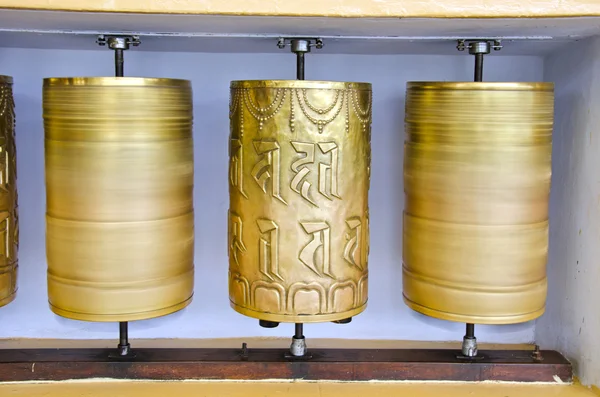 Tibetan Buddhist prayer wheels in McLeod Ganj temple, India — Stock Photo, Image