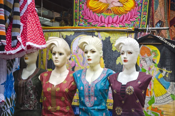 Manekiny w delhi ulicy rynkowej — Zdjęcie stockowe