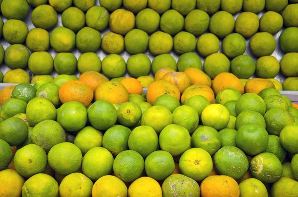 Fresh green lemon in Delhi market — Stock Photo, Image