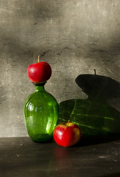 Still-life with apple and evening shadows — Stock Photo, Image