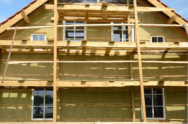 Wooden house exterior thermal insulation with mineral rockwool — Stock Photo, Image