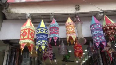 renkli bez lambalar delhi sokak pazarında, Hindistan