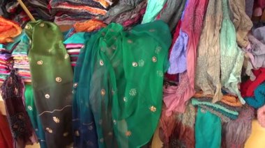 Türkiye pazarında renkli kaşmir ipek