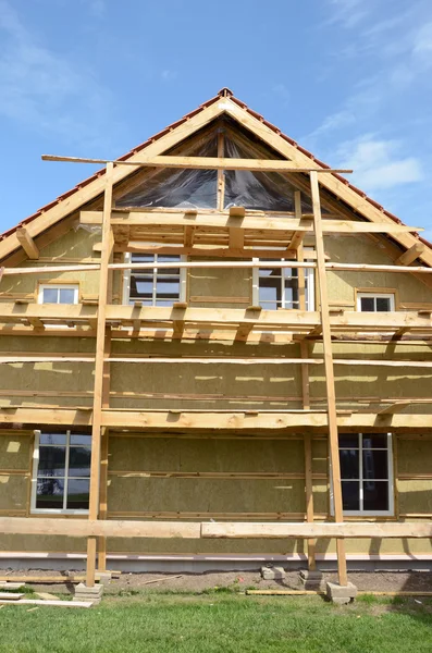 New wooden rural house thermal insulation with rockwool — Stock Photo, Image