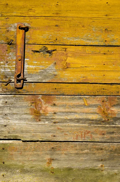 Idade fazenda de madeira celeiro porta fundo — Fotografia de Stock