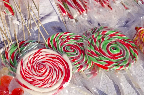 Spirale formt Süßigkeiten auf dem Wochenmarkt — Stockfoto
