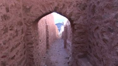 Jaipur şehir Nahargarh fort harabelerde yürüyüş