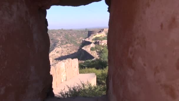 Mur défensif du fort de Nahargarh, ville de Jaipur, Rajasthan, Inde — Video