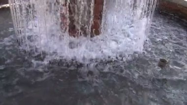 Çeşme su sıçrama