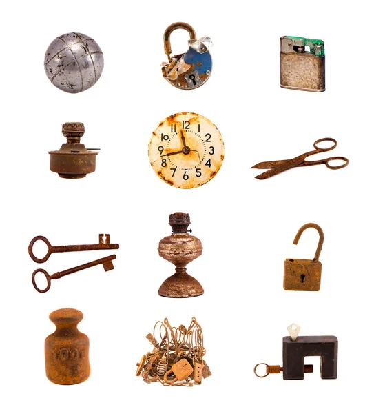 Doze antigos objetos sortidos e ferramentas isoladas em branco — Fotografia de Stock