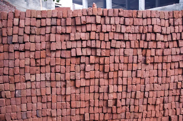 Pila de ladrillos de arcilla roja en la India —  Fotos de Stock