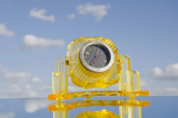 空やミラーのアンティークの時計 — ストック写真