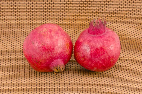 Due frutti di melograno — Foto Stock