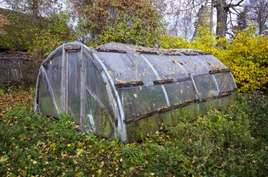 sonbahar çiftlik Bahçe eski ilkel plastik serada