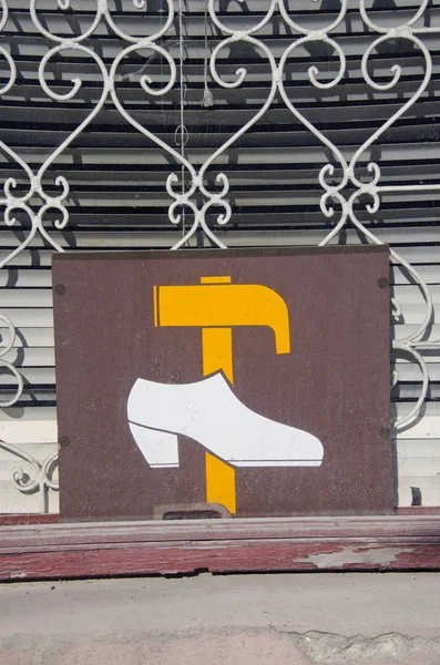 Window with vintage shoe repair shop sign — Stock Photo, Image