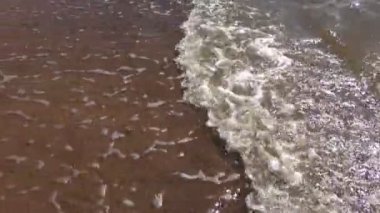 Yaz resort beach kum üzerinde taze dalgalar deniz