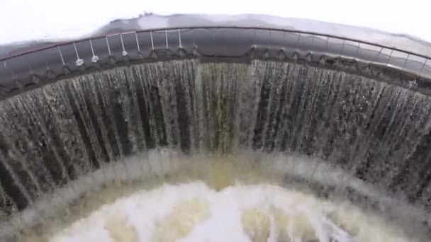 봄 강 댐 폭포 비 말 물 — 비디오
