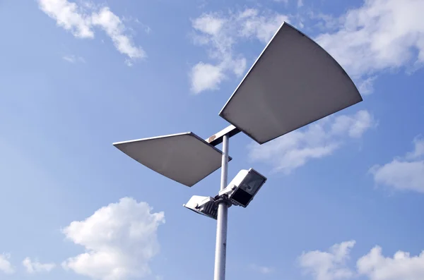Gökyüzü arka sokak lambası yapımı — Stok fotoğraf