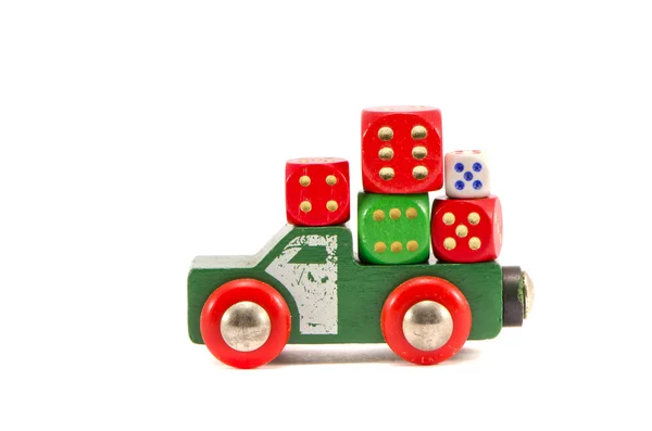 Игрушка для ретро-автомобилей и разноцветные кости — стоковое фото