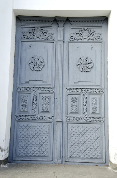 Ancienne porte en bois sculpté — Photo