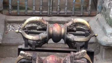 Tarihsel Budist tapınağı bahçede Katmandu, Nepal